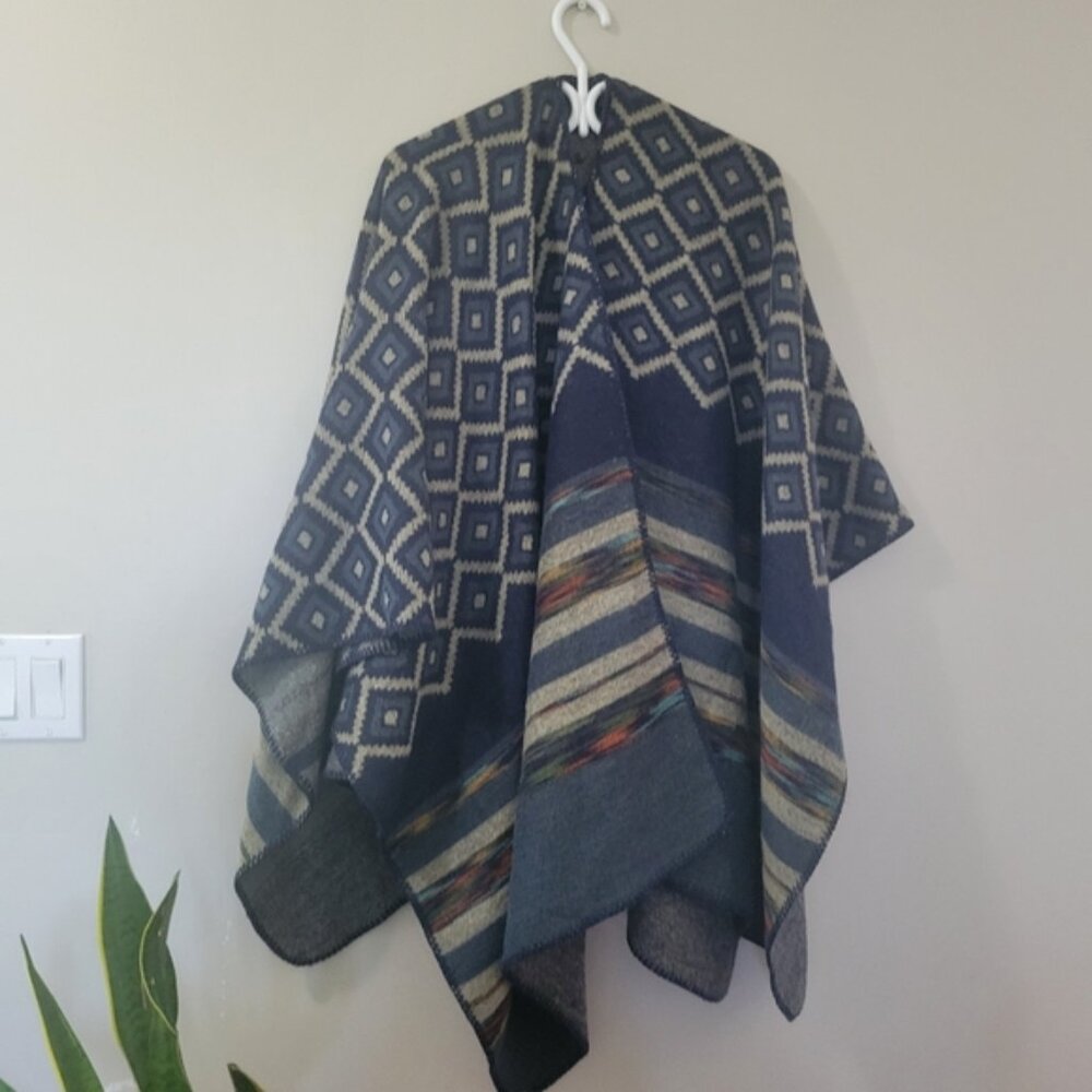 Poncho model france